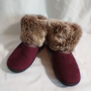 Ladies ISOTONER Microsuede Ankle Boots Maroon Size 6-6-1/2 Maroon